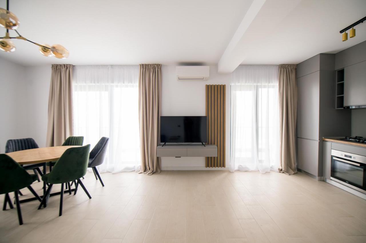 Luxury Promenada Apartment - Frontal Beachfront Mamaia Nord Navodari Exterior photo