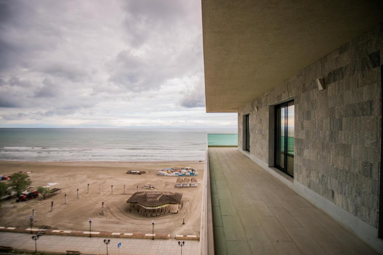 Luxury Promenada Apartment - Frontal Beachfront Mamaia Nord Navodari Exterior photo
