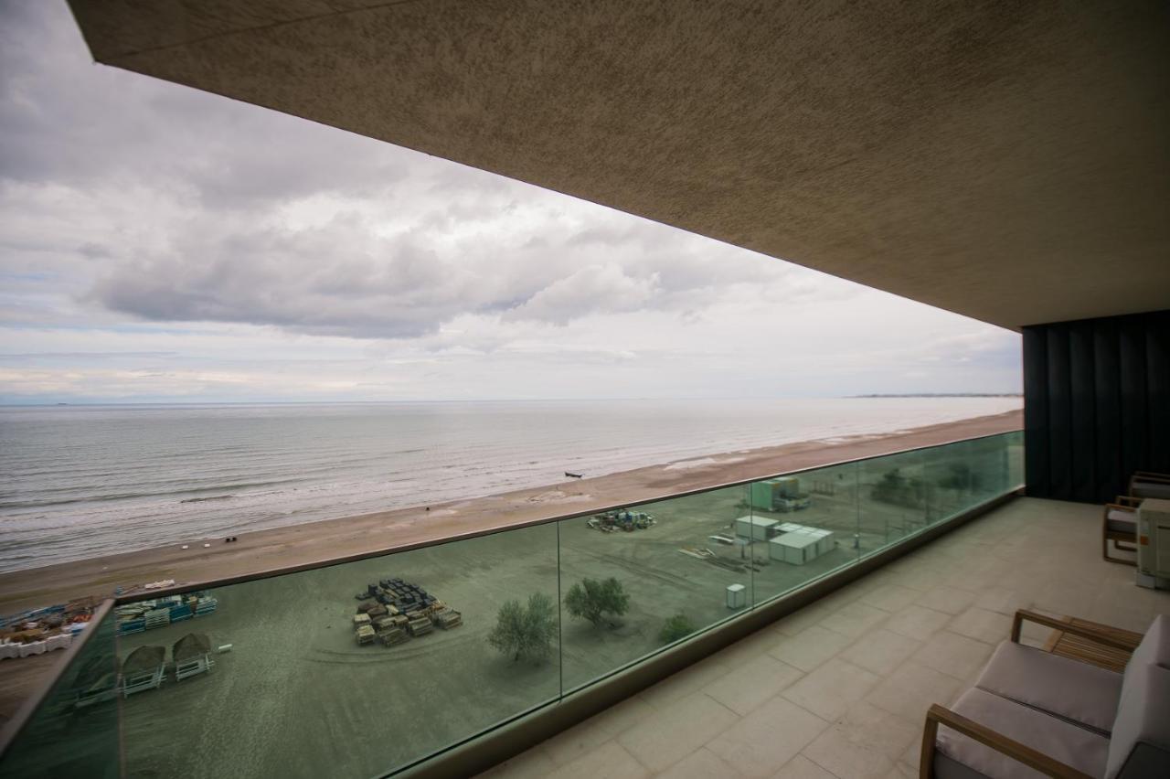 Luxury Promenada Apartment - Frontal Beachfront Mamaia Nord Navodari Exterior photo