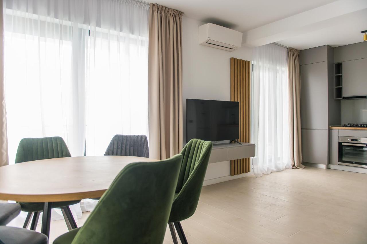 Luxury Promenada Apartment - Frontal Beachfront Mamaia Nord Navodari Exterior photo