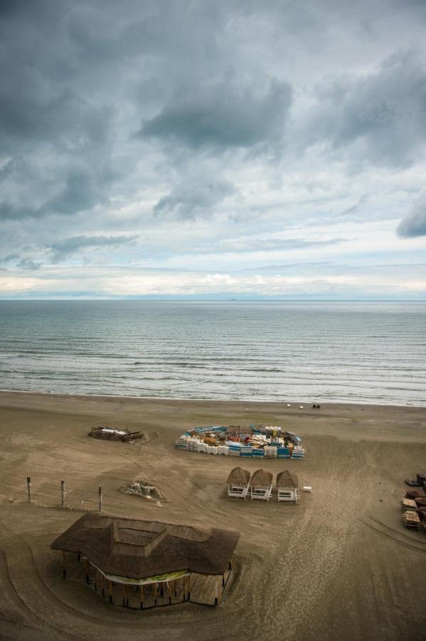 Luxury Promenada Apartment - Frontal Beachfront Mamaia Nord Navodari Exterior photo