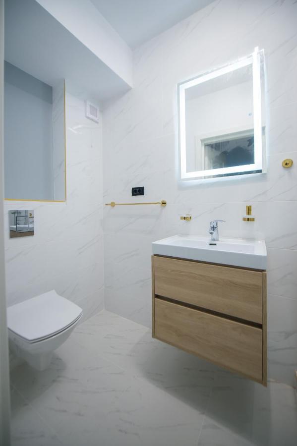 Luxury Promenada Apartment - Frontal Beachfront Mamaia Nord Navodari Exterior photo