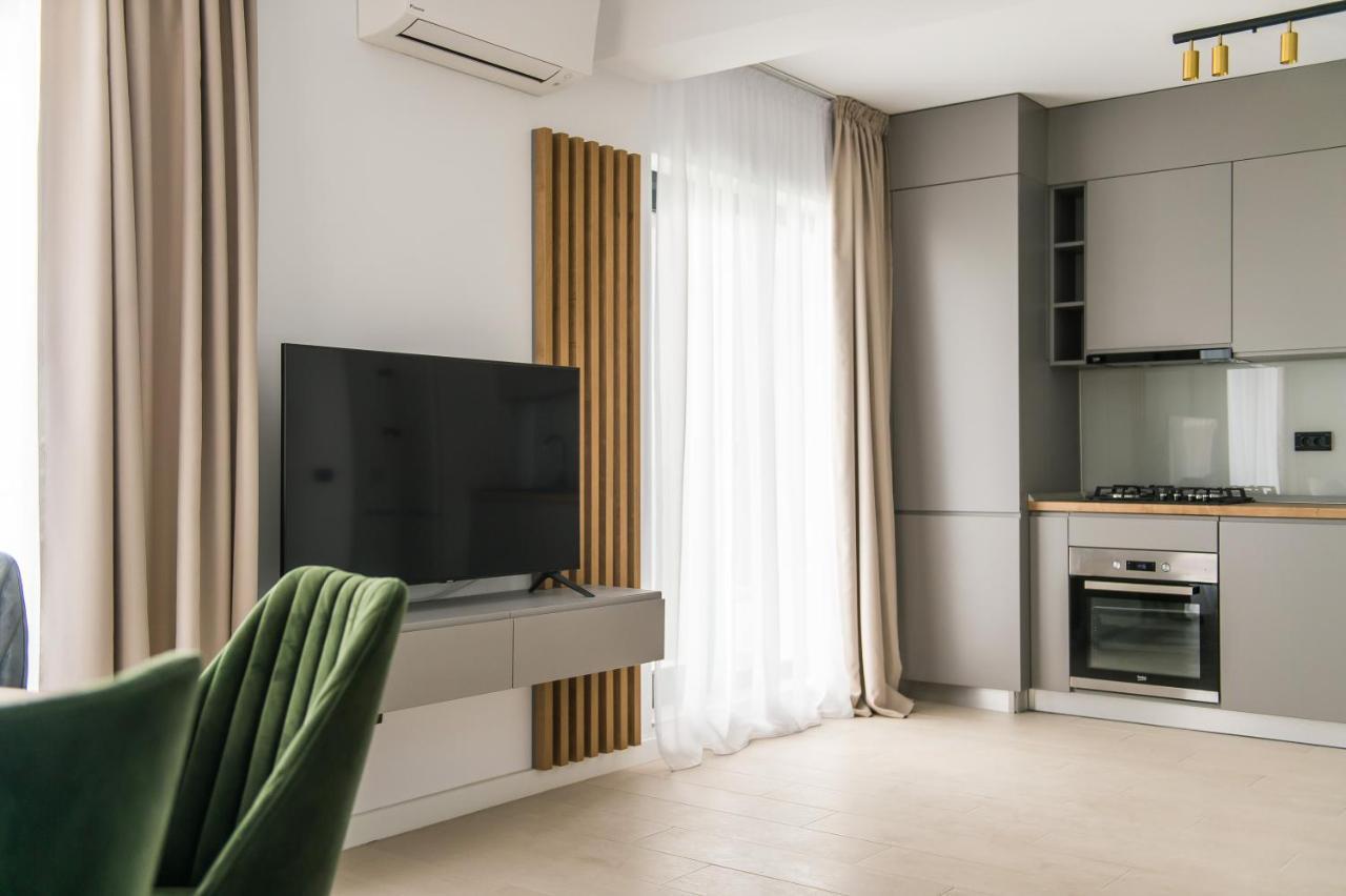 Luxury Promenada Apartment - Frontal Beachfront Mamaia Nord Navodari Exterior photo