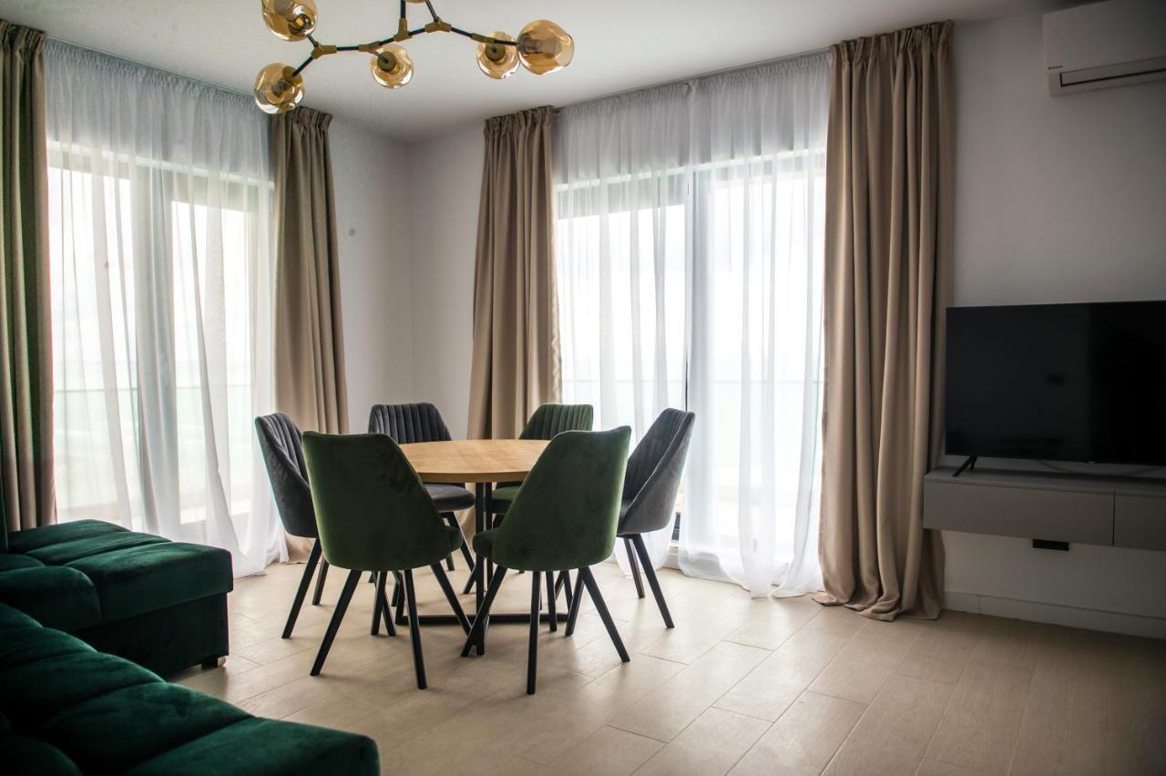 Luxury Promenada Apartment - Frontal Beachfront Mamaia Nord Navodari Exterior photo