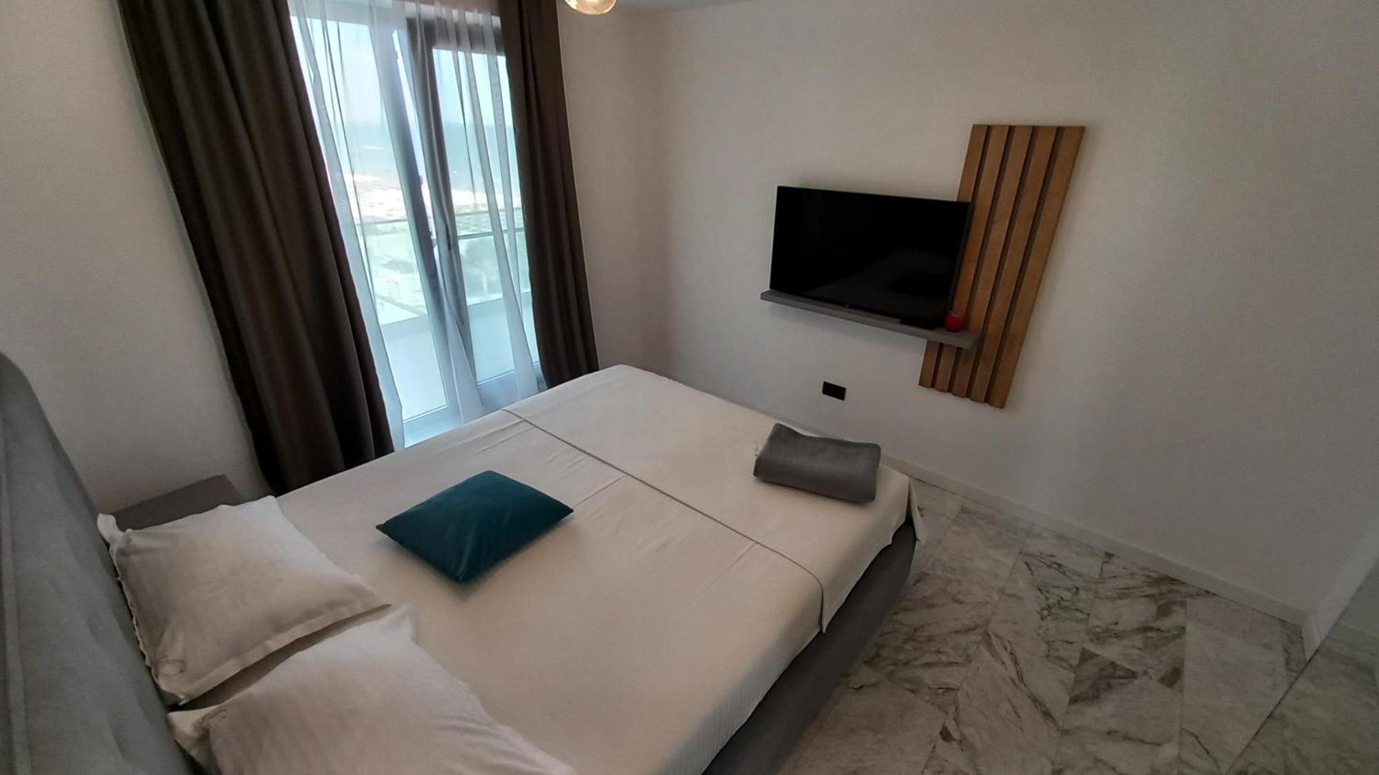 Luxury Promenada Apartment - Frontal Beachfront Mamaia Nord Navodari Exterior photo