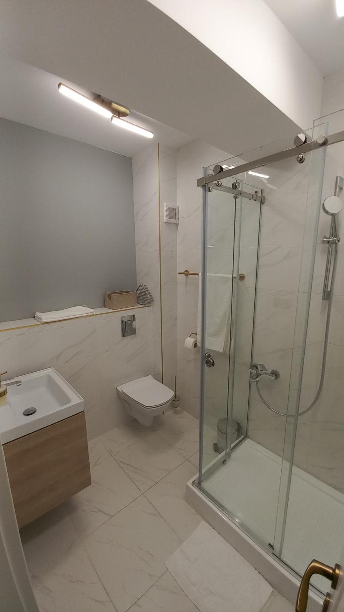 Luxury Promenada Apartment - Frontal Beachfront Mamaia Nord Navodari Exterior photo